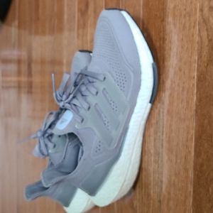 Adidas Men's UltraBoost 21 Grey size 6 Running Sneakers